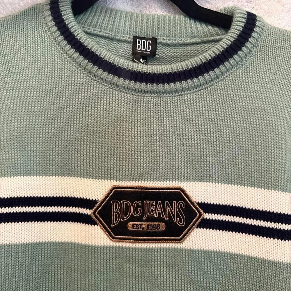 BDG Men's sweater size Medium- NWT